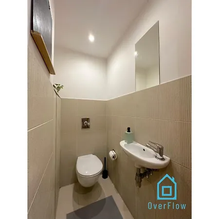 Balance - 5 Minutes To Molo & Seaside Homestay